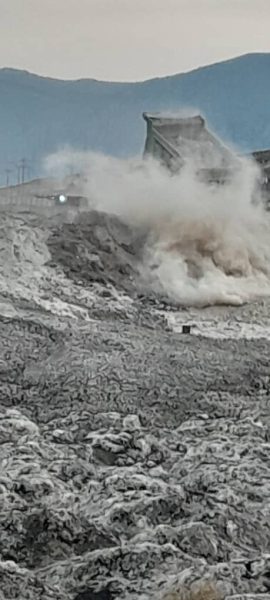 انتشار گسترده غبار سفید از کارخانه قند کوار در مرکز شهر